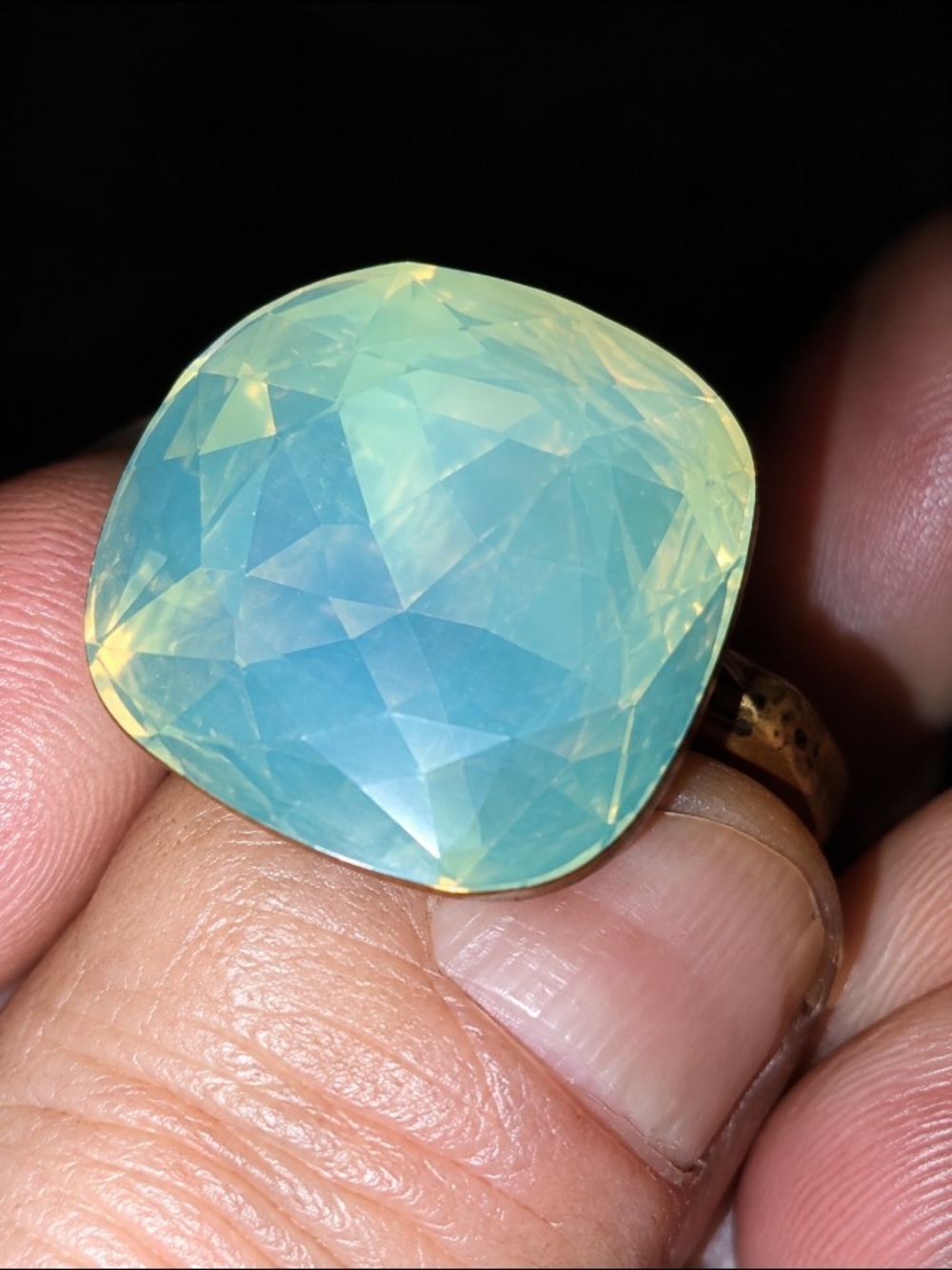 💍 Large Aqua/Blue-Green Iridescent Statement Ring – Size 7 – Unique Vintage Sty